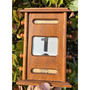 ANTIQUE PERPETUAL WOOD VICTORIAN CALENDAR IN BEAUTIFUL SHAPE 1900'S ?